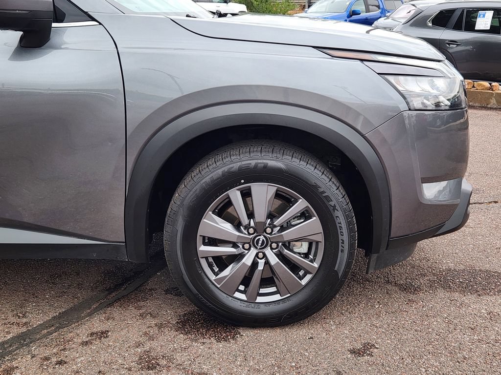 Used 2025 Nissan Pathfinder SV FWD image 29