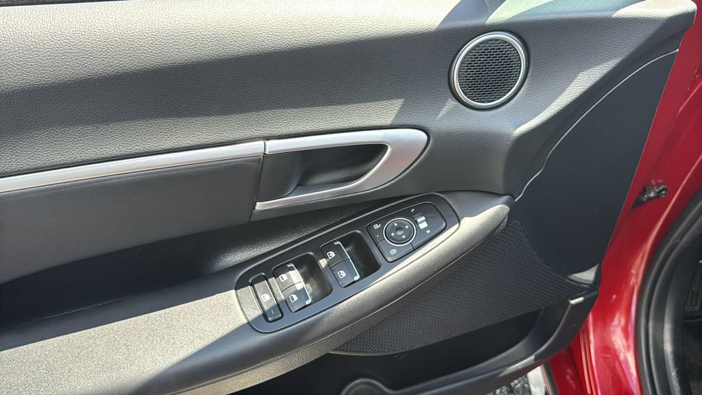 Used 2025 Hyundai Sonata SEL FWD image 12
