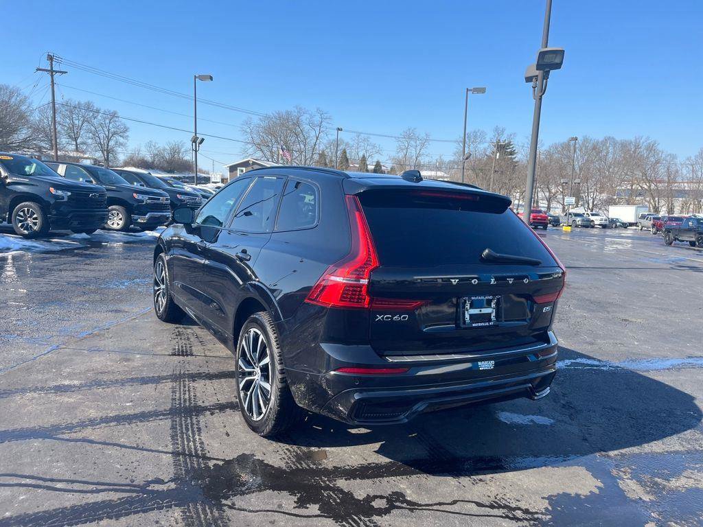 Used 2023 Volvo XC60 B5 Plus AWD/4WD video 3