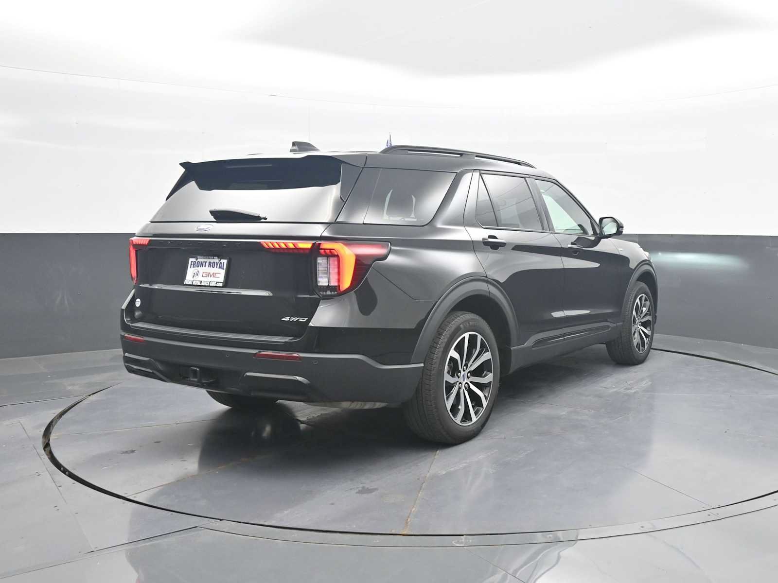 Used 2025 Ford Explorer ST-Line AWD/4WD image 7