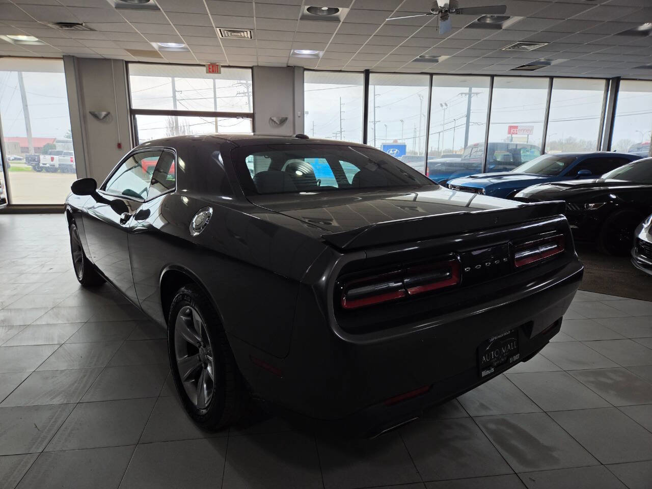 Used 2018 Dodge Challenger SXT image 6