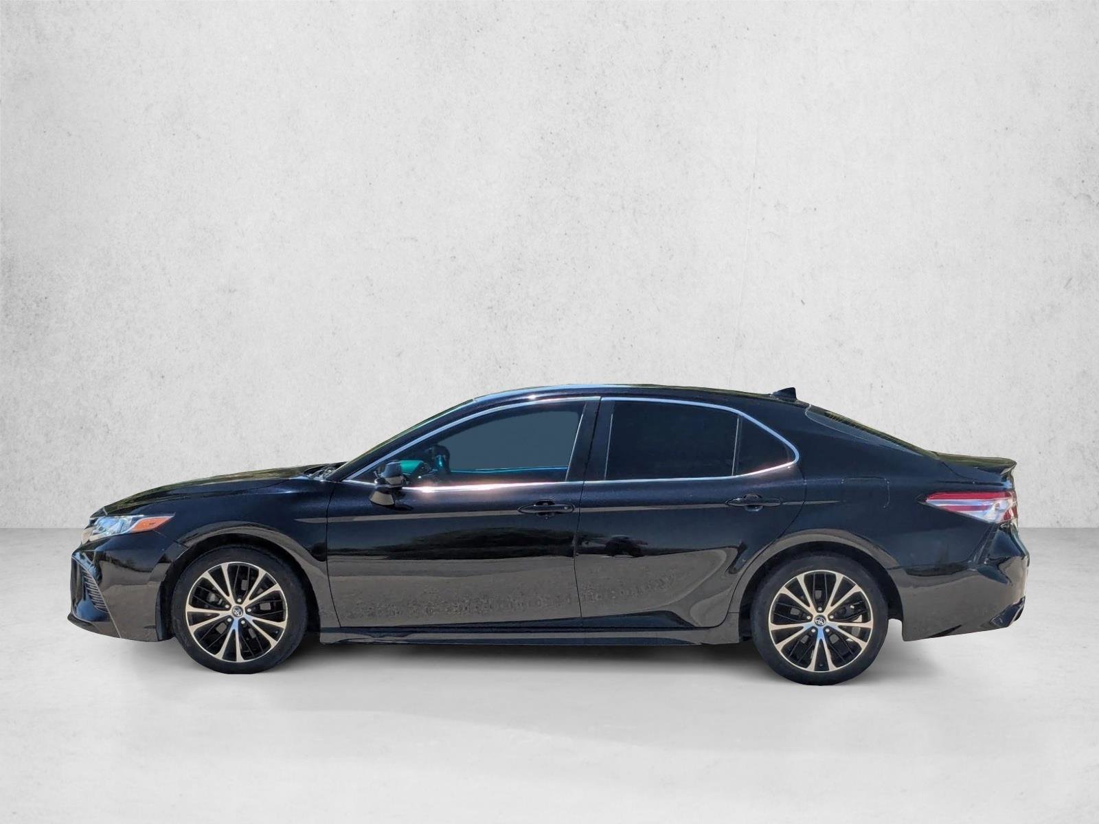 Used 2019 Toyota Camry SE w/ Carpet Mat Package FWD image 9