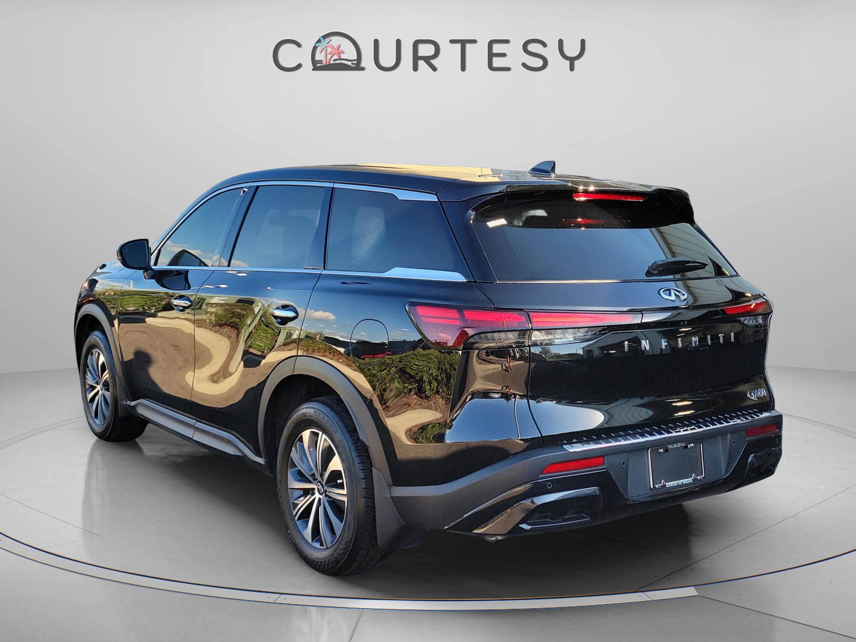 Certified 2025 INFINITI QX60 Pure w/ Cargo Package image 3