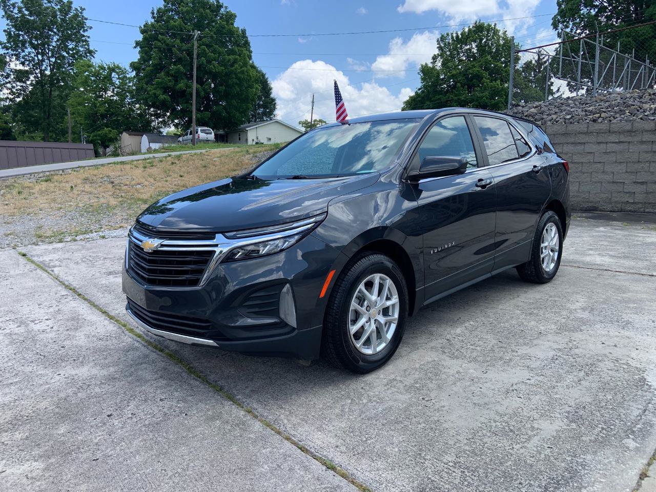Used 2022 Chevrolet Equinox LT FWD image 1
