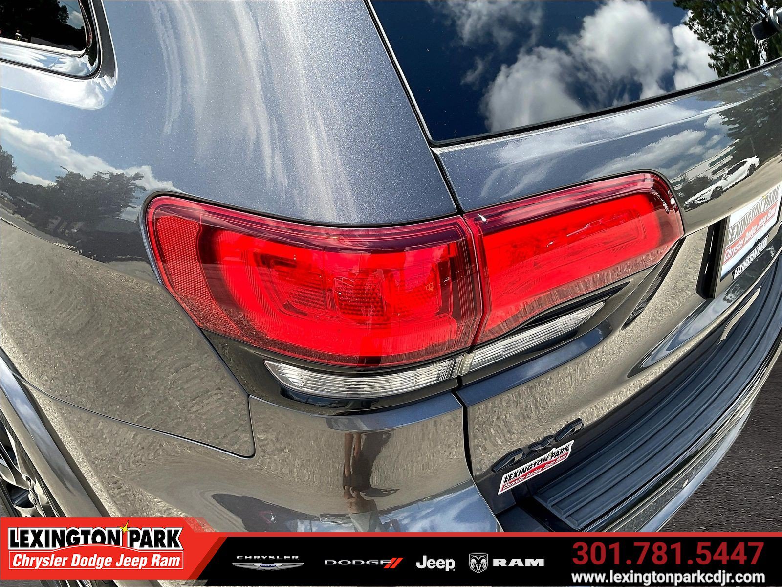 Used 2018 Jeep Grand Cherokee Altitude AWD/4WD image 22