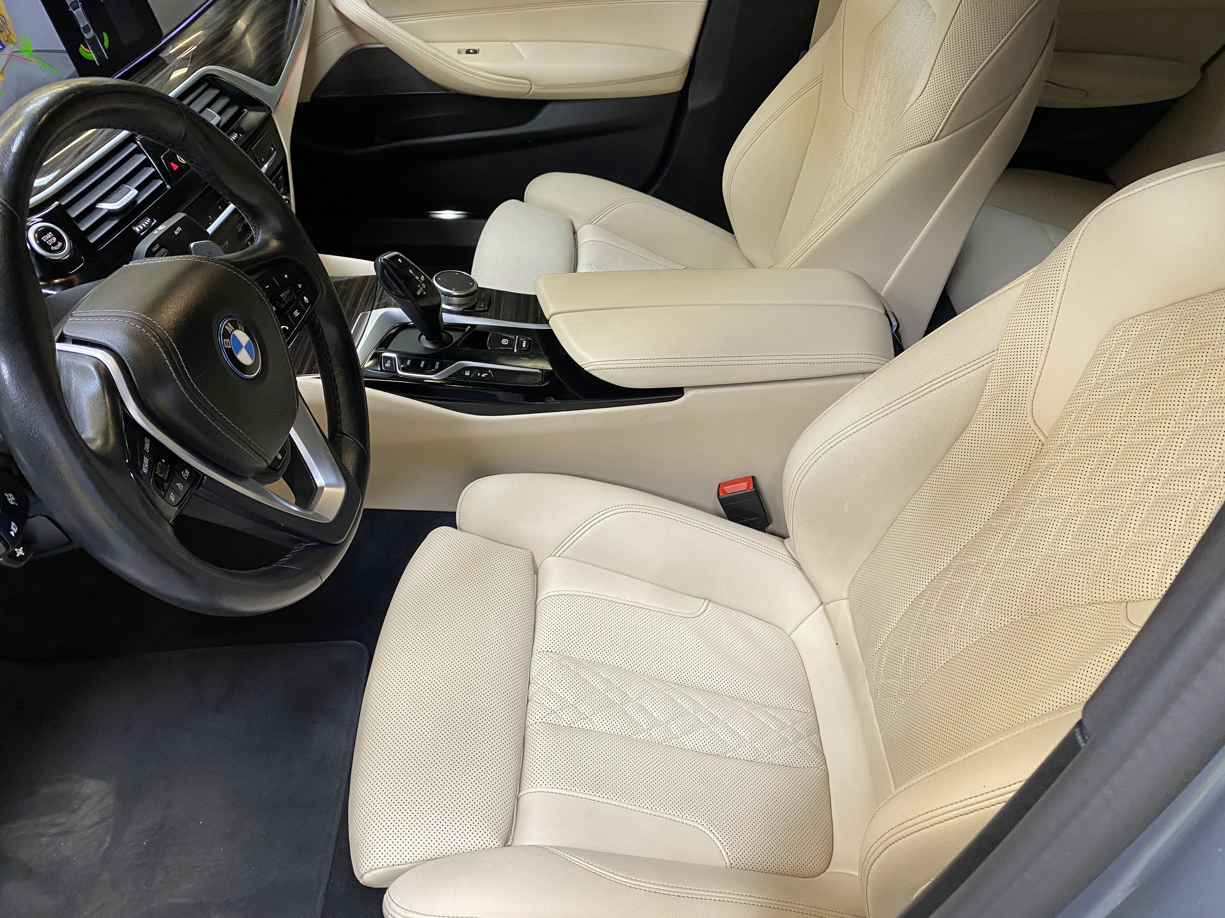 Used 2023 BMW 530e w/ Premium Package image 21