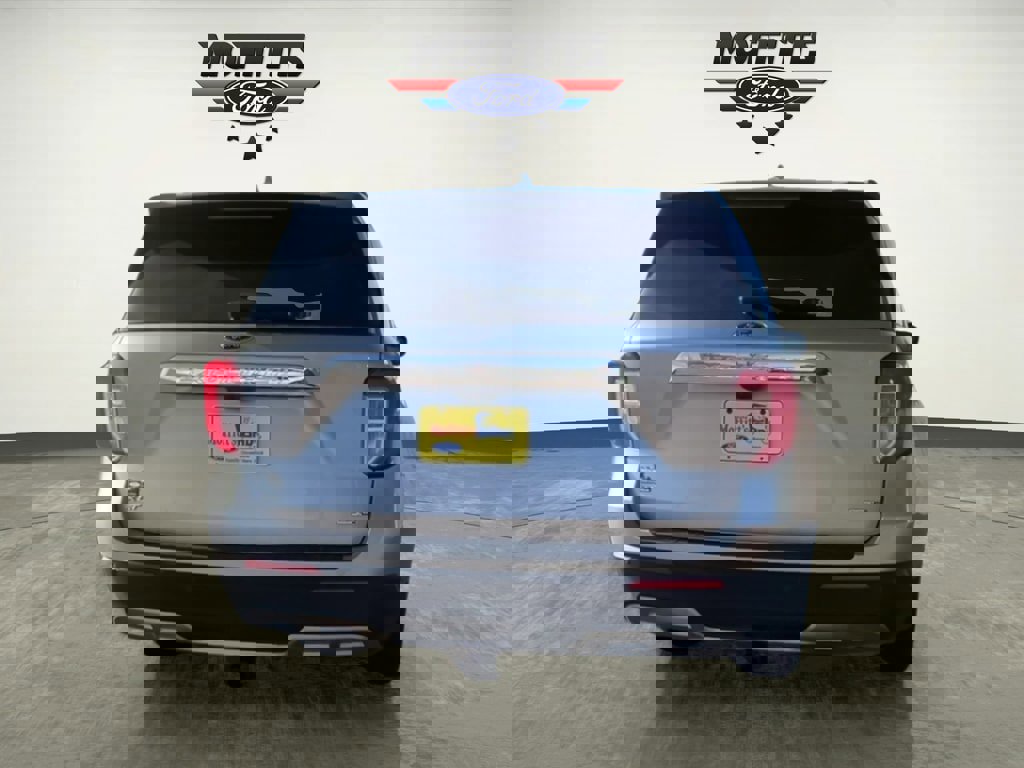 Used 2020 Ford Explorer XLT w/ Equipment Group 202A image 4