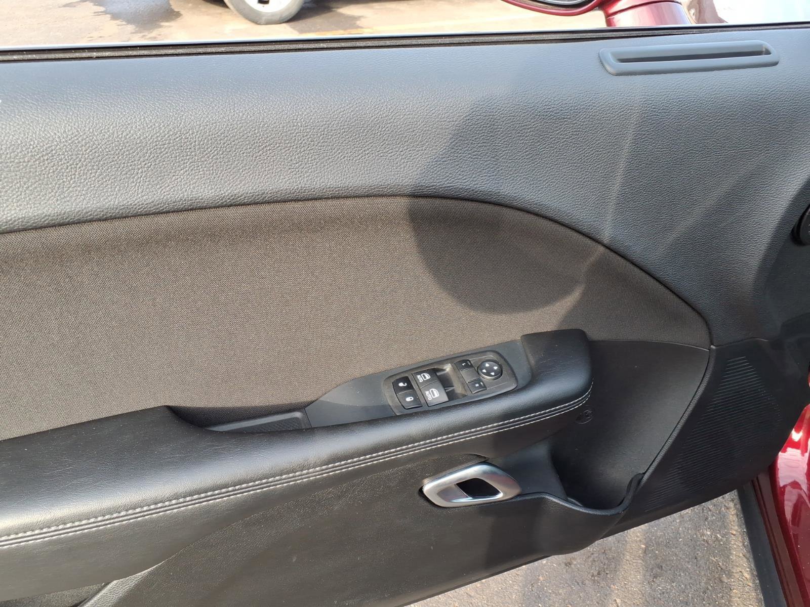 Used 2022 Dodge Challenger SXT image 7