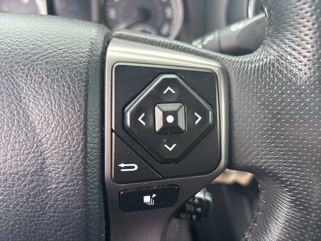 Used 2017 Toyota Tacoma SR5 w/ Tow Package AWD/4WD image 9