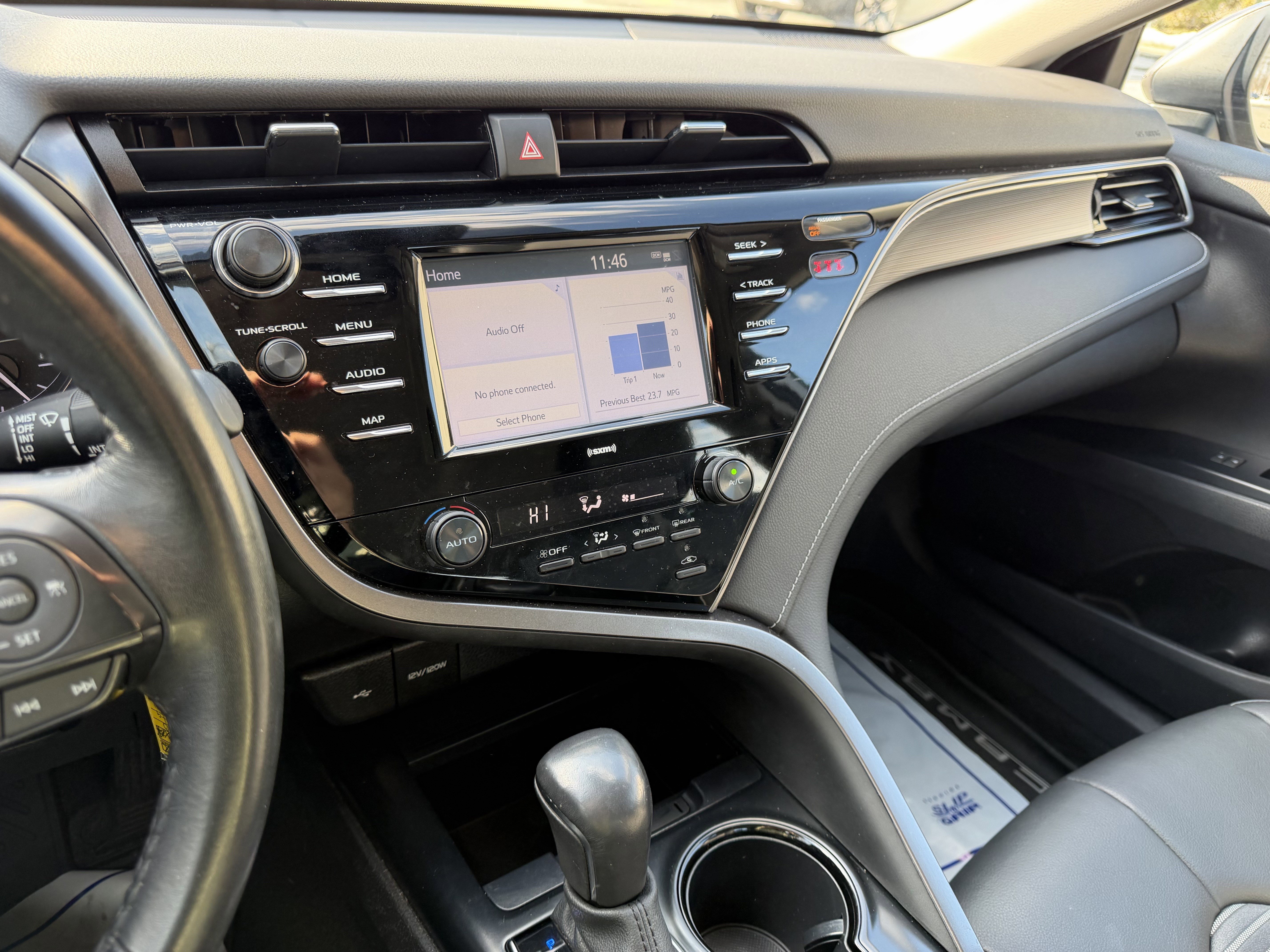 Used 2020 Toyota Camry image 15