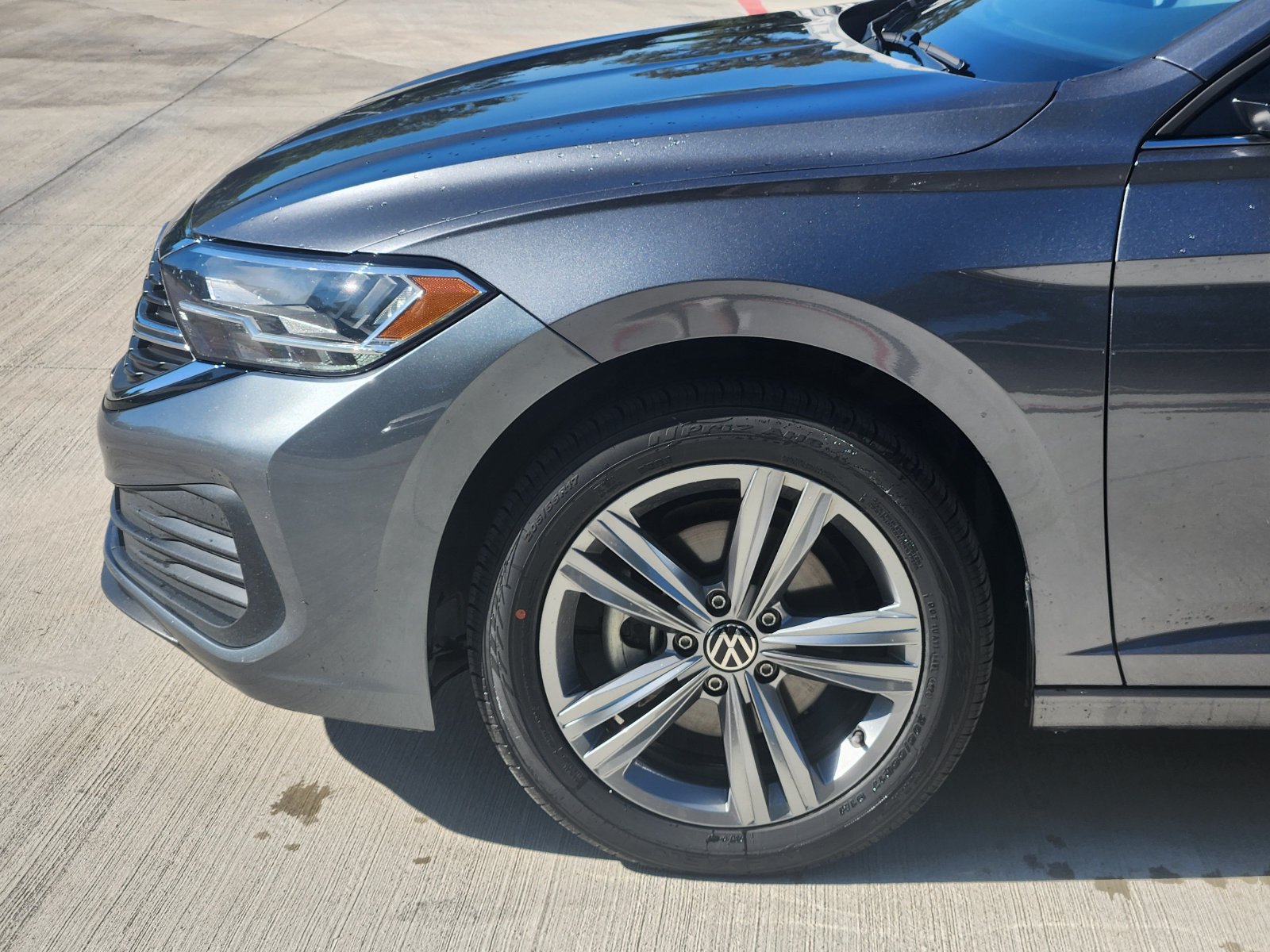 Used 2024 Volkswagen Jetta SE FWD image 10