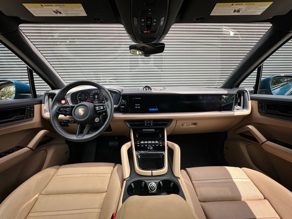 Certified 2025 Porsche Cayenne E-Hybrid AWD/4WD image 6