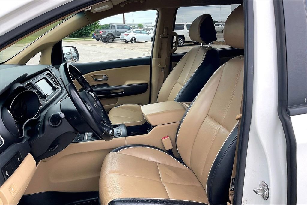 Used 2017 Kia Sedona LX w/ LX Essentials Premium Package FWD image 18