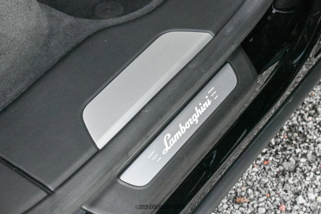 Used 2020 Lamborghini Urus image 17