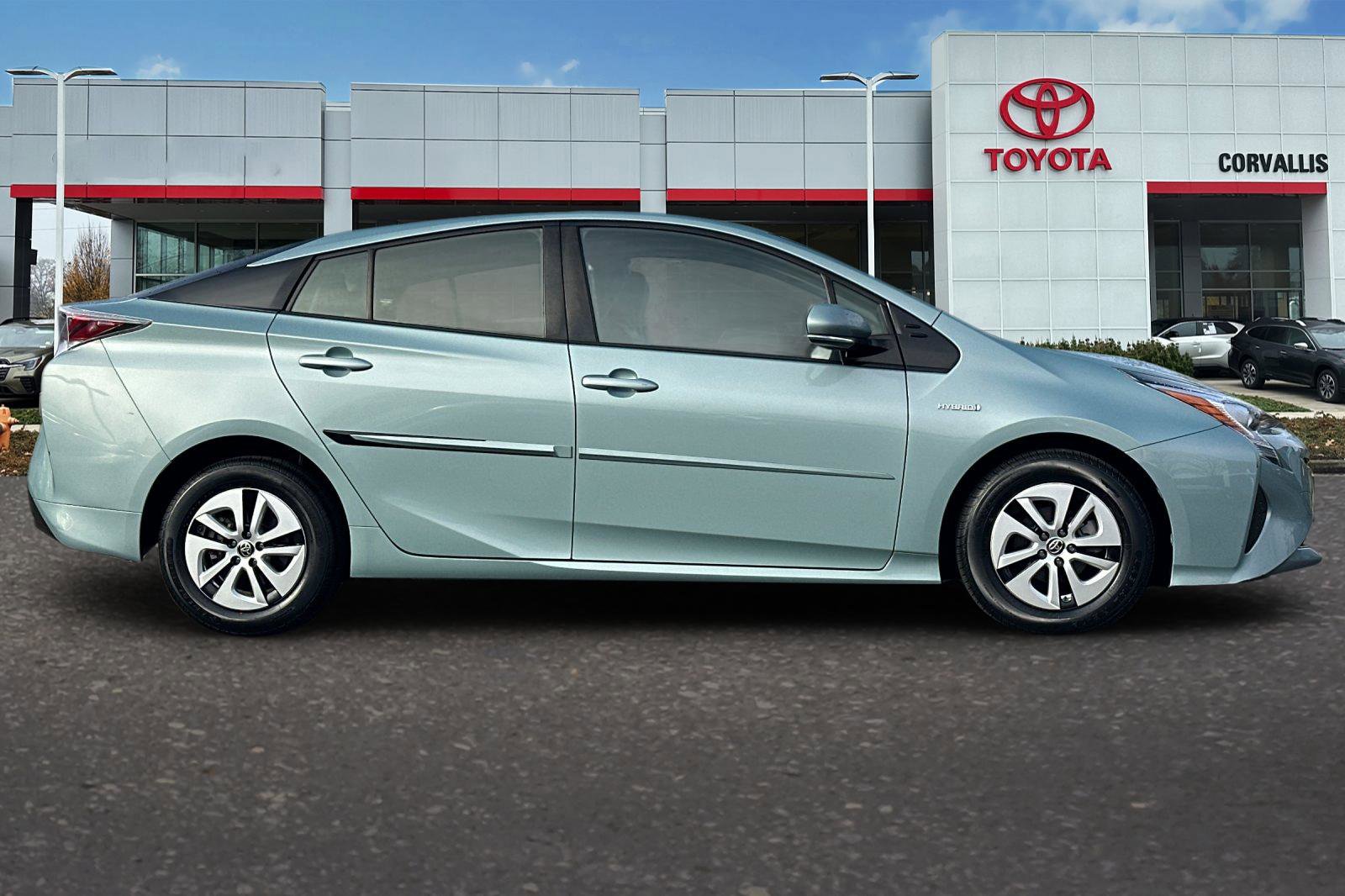 Used 2016 Toyota Prius Four image 3