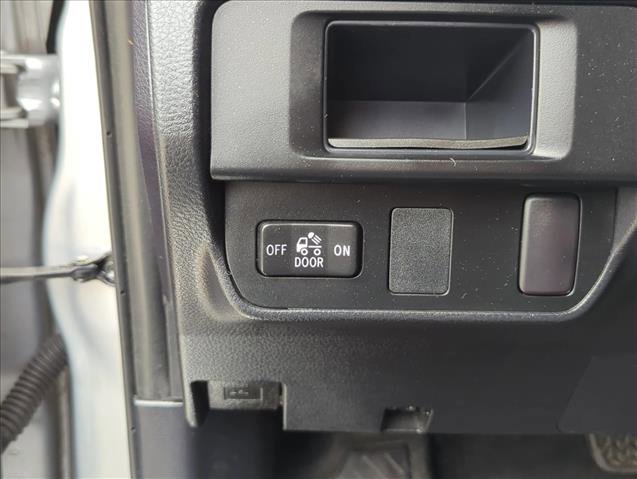 Used 2017 Toyota Tacoma SR image 15