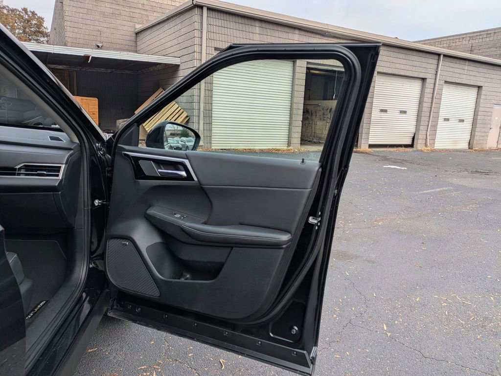 Used 2025 Mitsubishi Outlander SE image 27