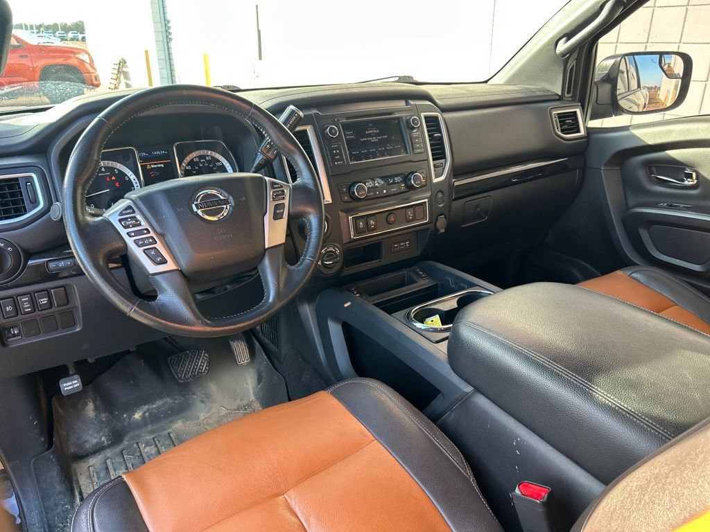 Used 2019 Nissan Titan SV w/ SV Convenience Package image 3