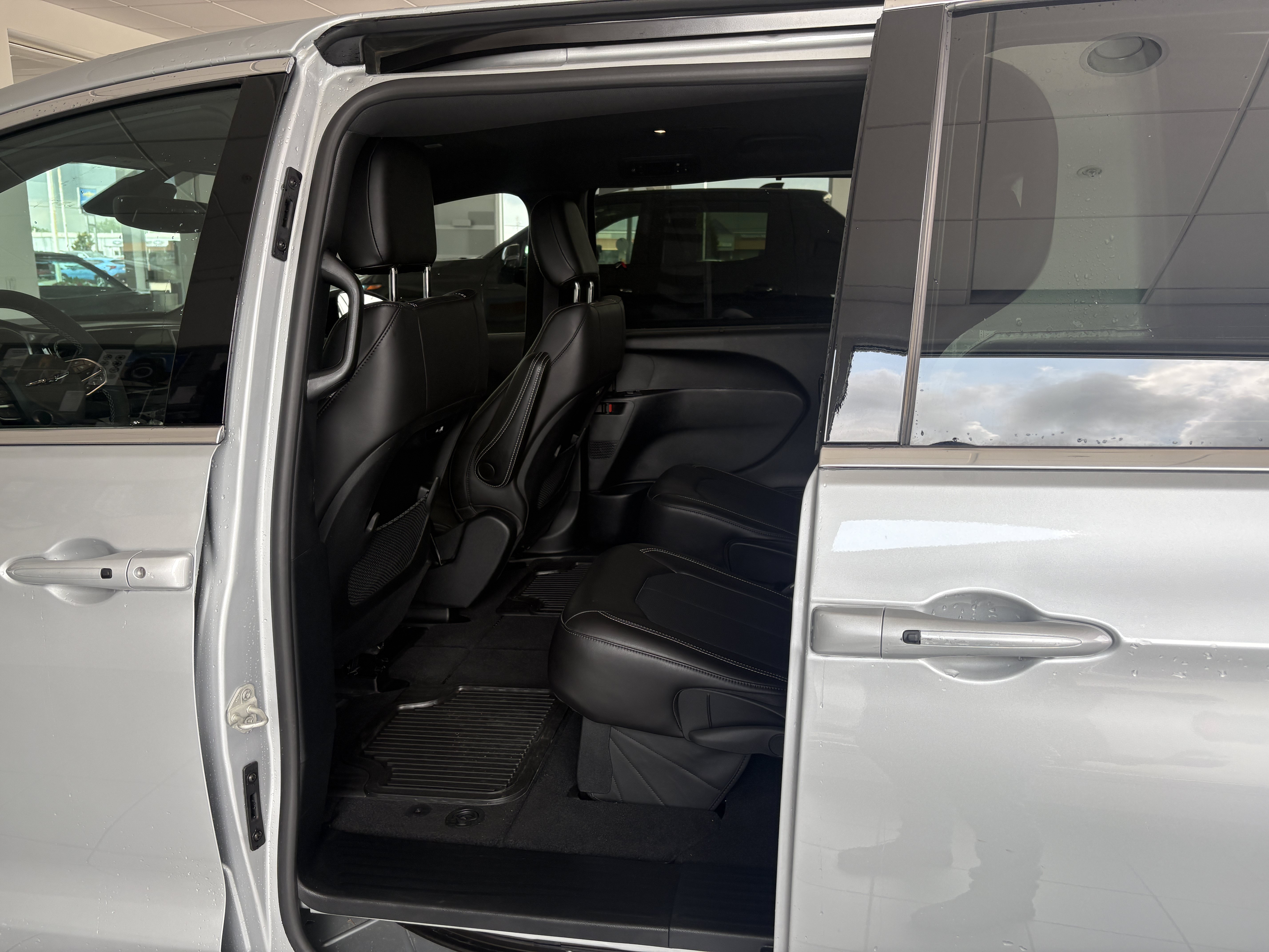 Used 2026 Chrysler Pacifica Select FWD image 19