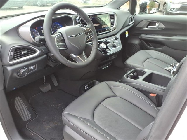 New 2026 Chrysler Voyager LX image 10