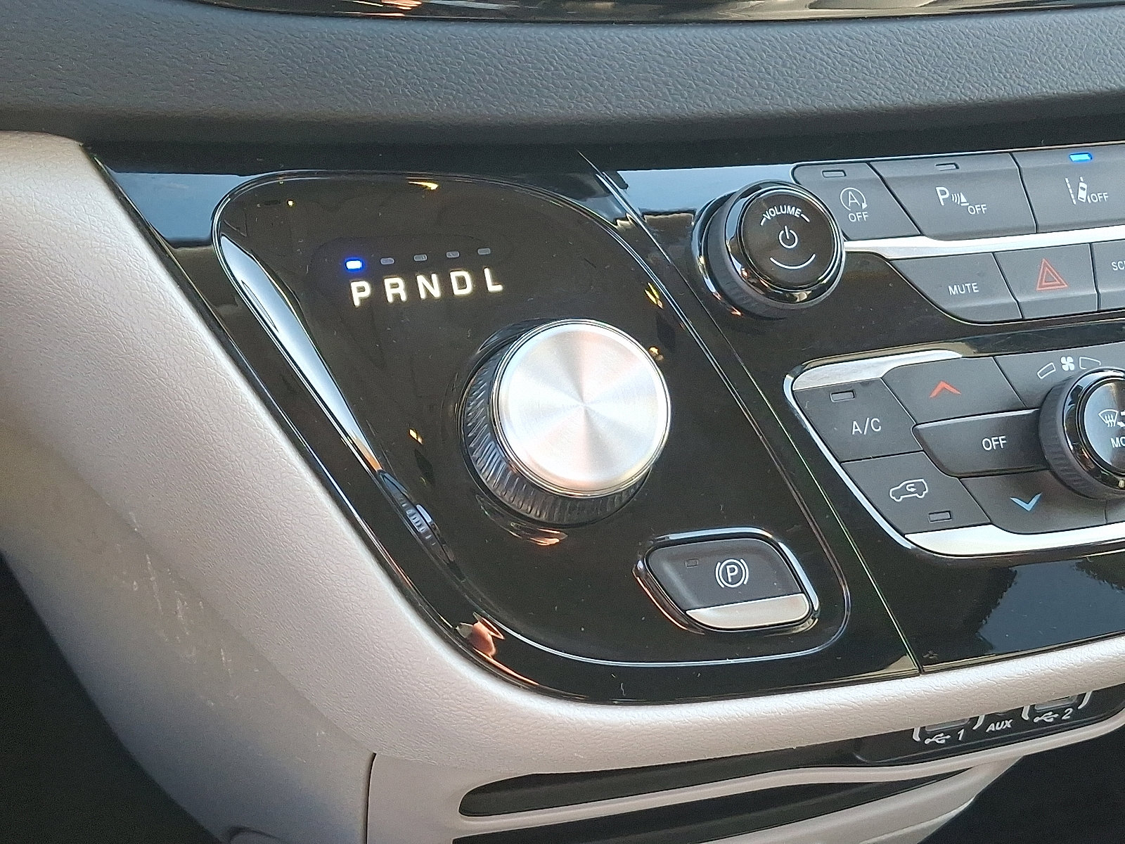 Used 2024 Chrysler Pacifica Touring-L FWD image 15
