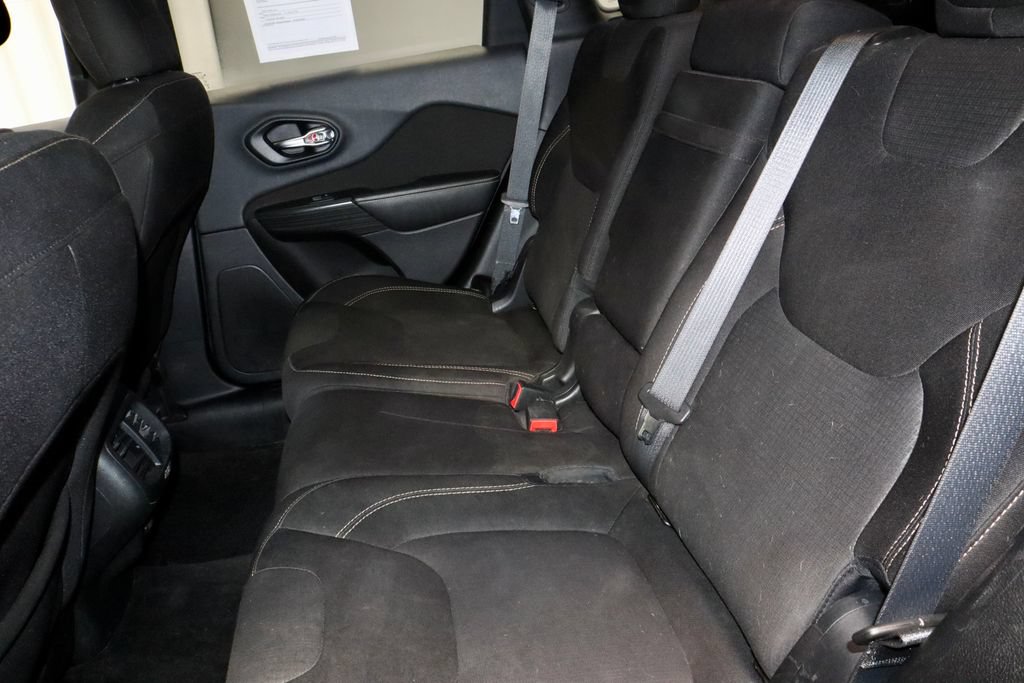 Used 2016 Jeep Cherokee Latitude w/ Comfort/Convenience Group AWD/4WD image 22