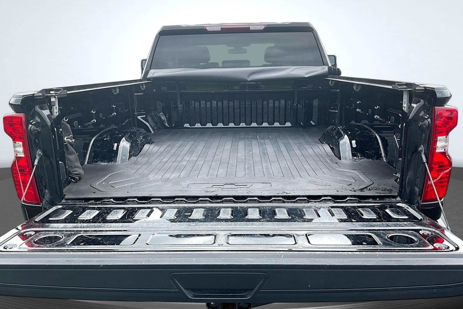 Used 2022 Chevrolet Silverado 2500 Custom w/ Custom Value Package AWD/4WD image 5