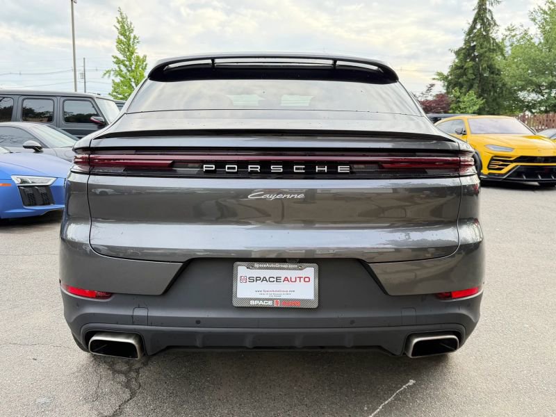 Used 2024 Porsche Cayenne Coupe AWD/4WD image 7