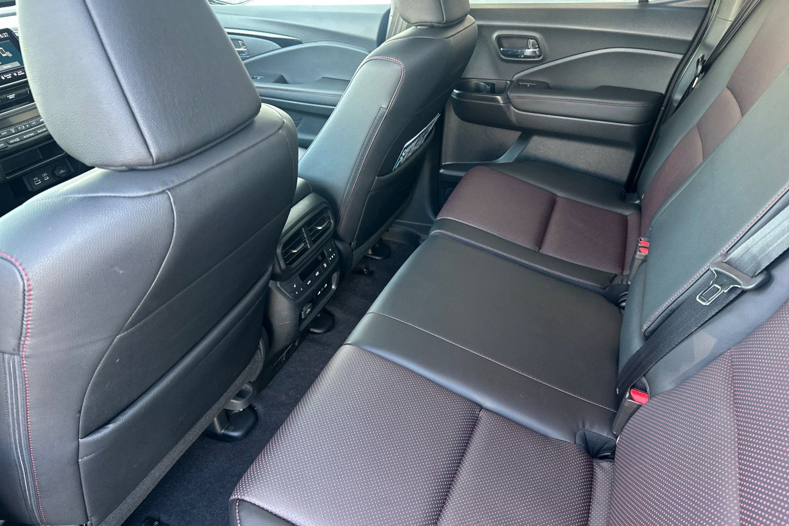 Used 2025 Honda Ridgeline Black Edition image 13