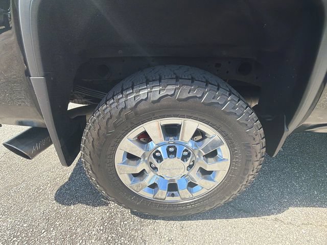 Used 2016 GMC Sierra 2500 Denali w/ Suspension Package, Off-Road AWD/4WD image 17
