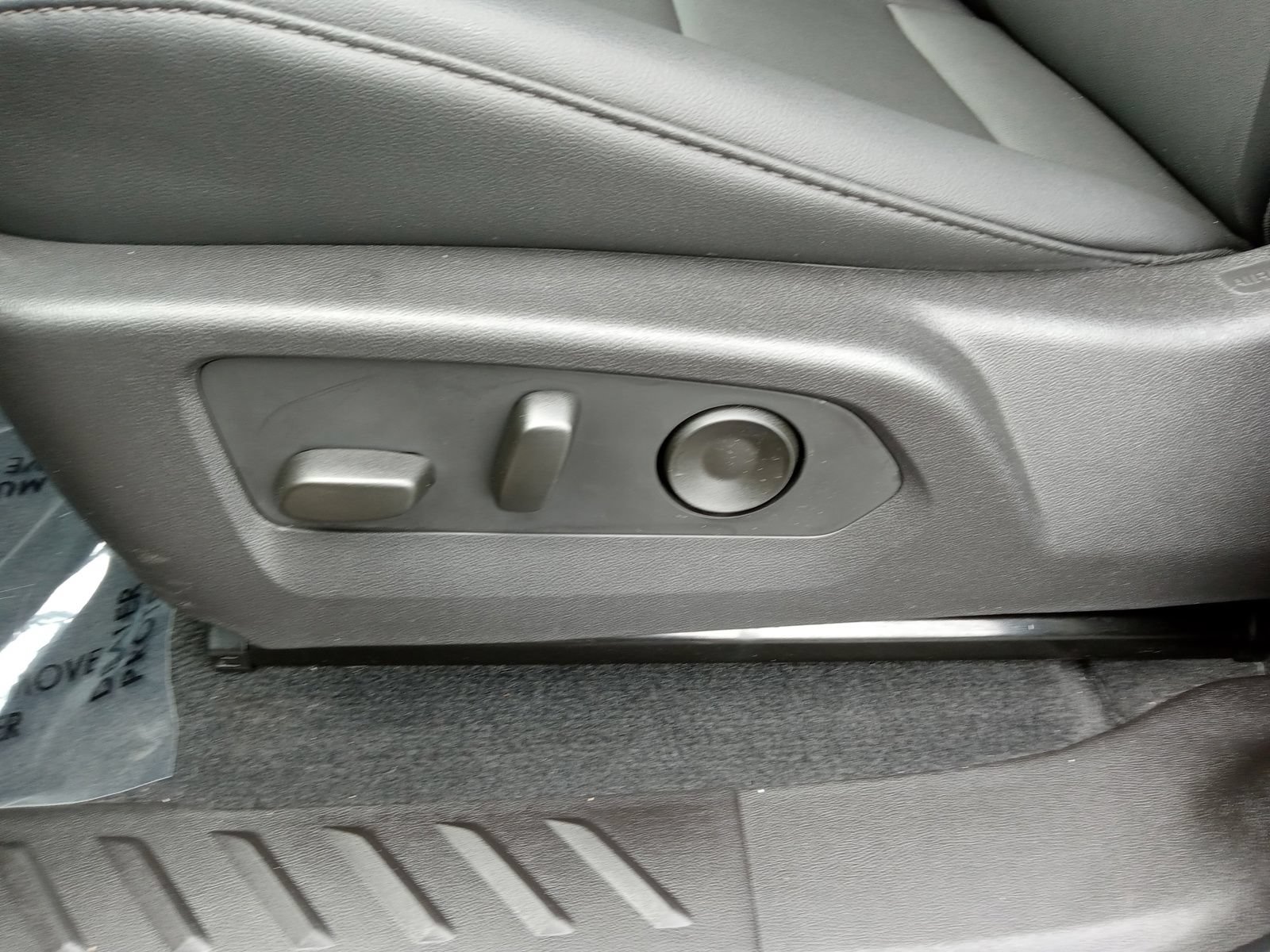 Used 2025 Chevrolet Colorado Trail Boss AWD/4WD image 23