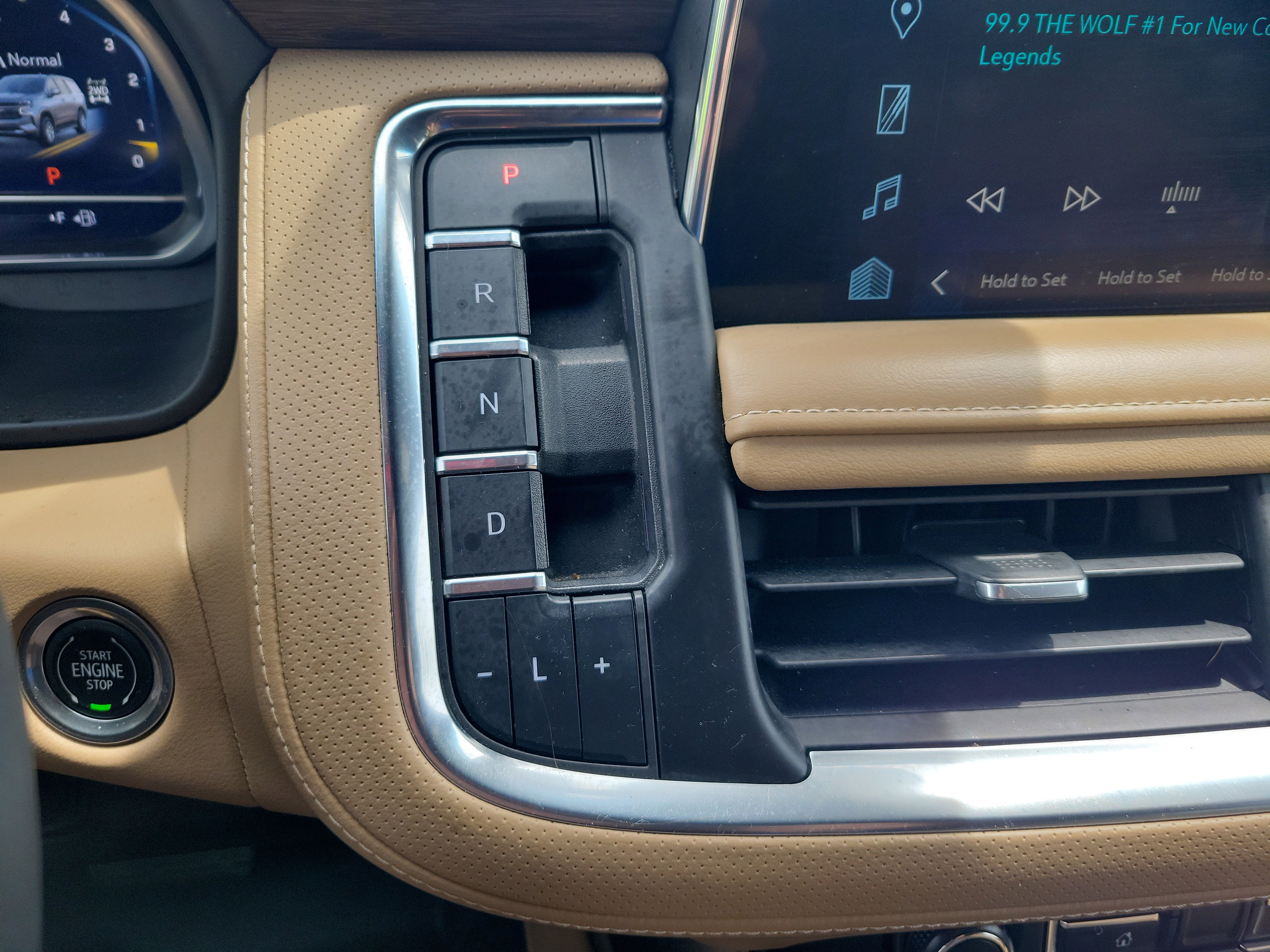 Used 2023 Chevrolet Tahoe Premier AWD/4WD image 25