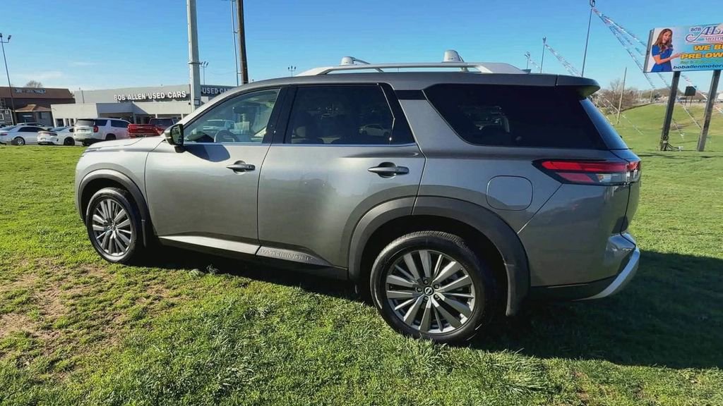 Used 2025 Nissan Pathfinder SL w/ SL Premium Package image 5