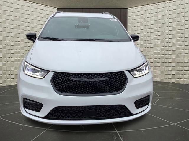 New 2026 Chrysler Pacifica Select w/ S Appearance Package image 3