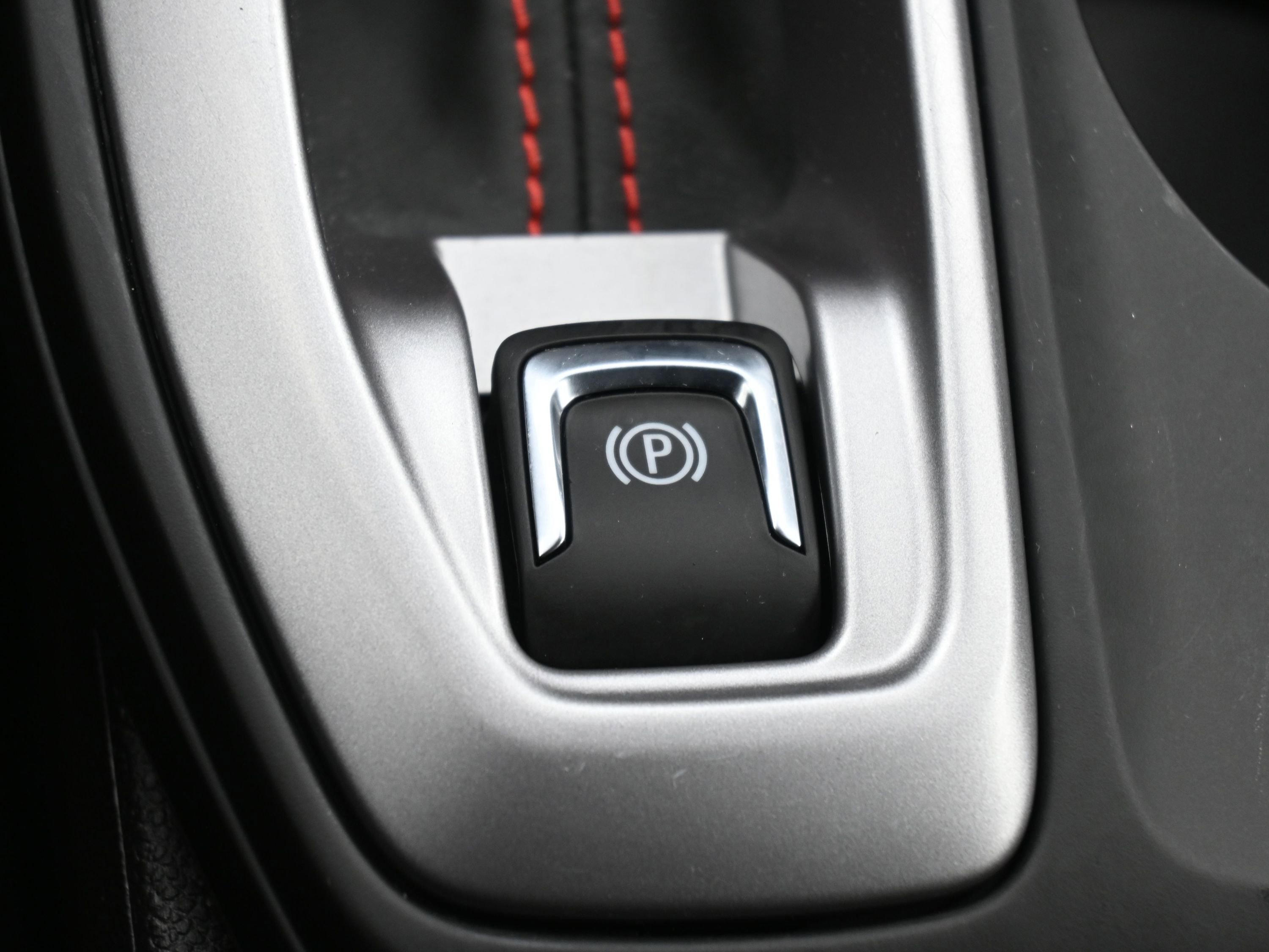 Used 2025 Chevrolet Trax RS image 34