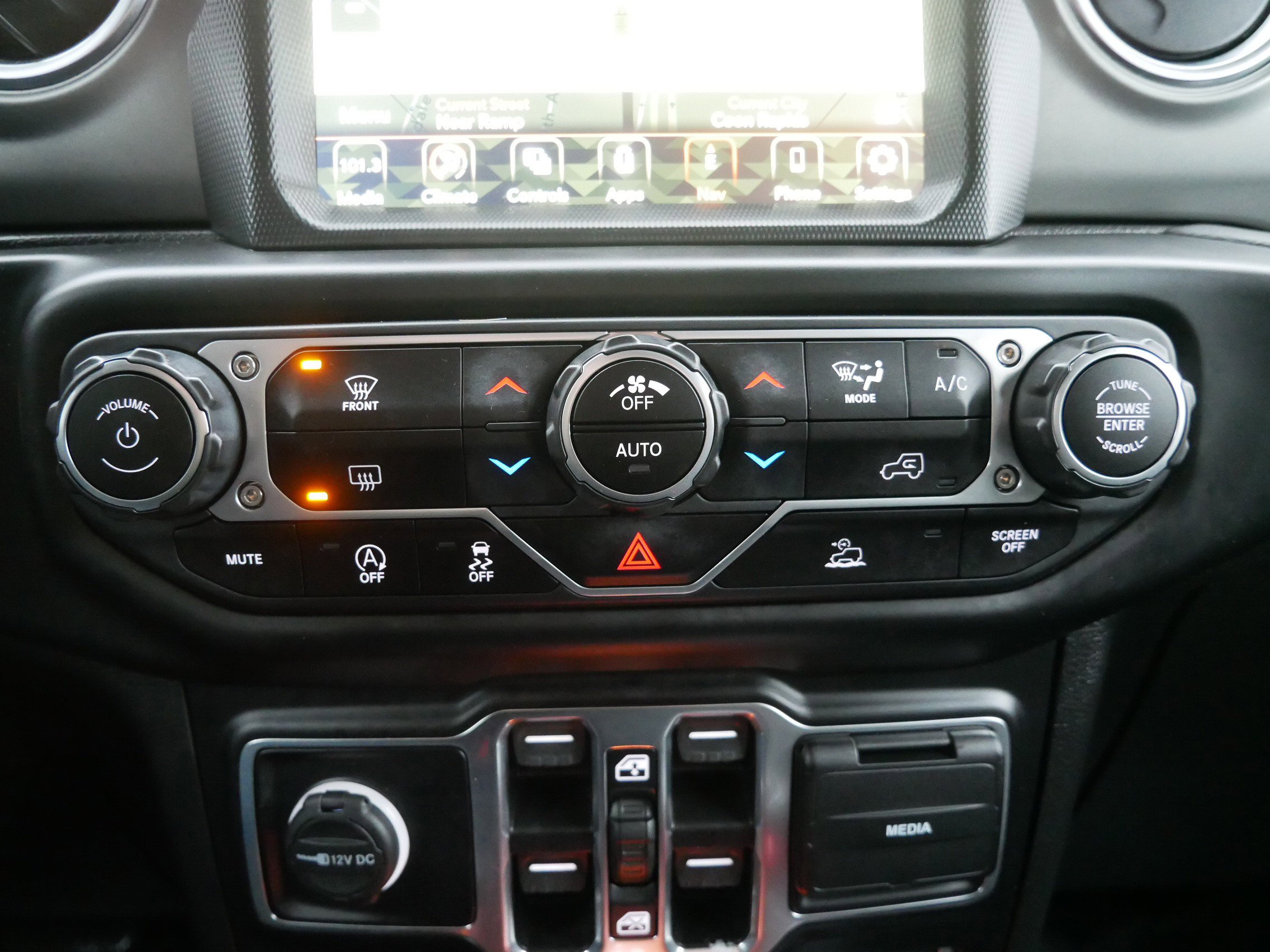 Used 2021 Jeep Wrangler Unlimited Sahara w/ Uconnect 4C Nav & Sound Group AWD/4WD image 20