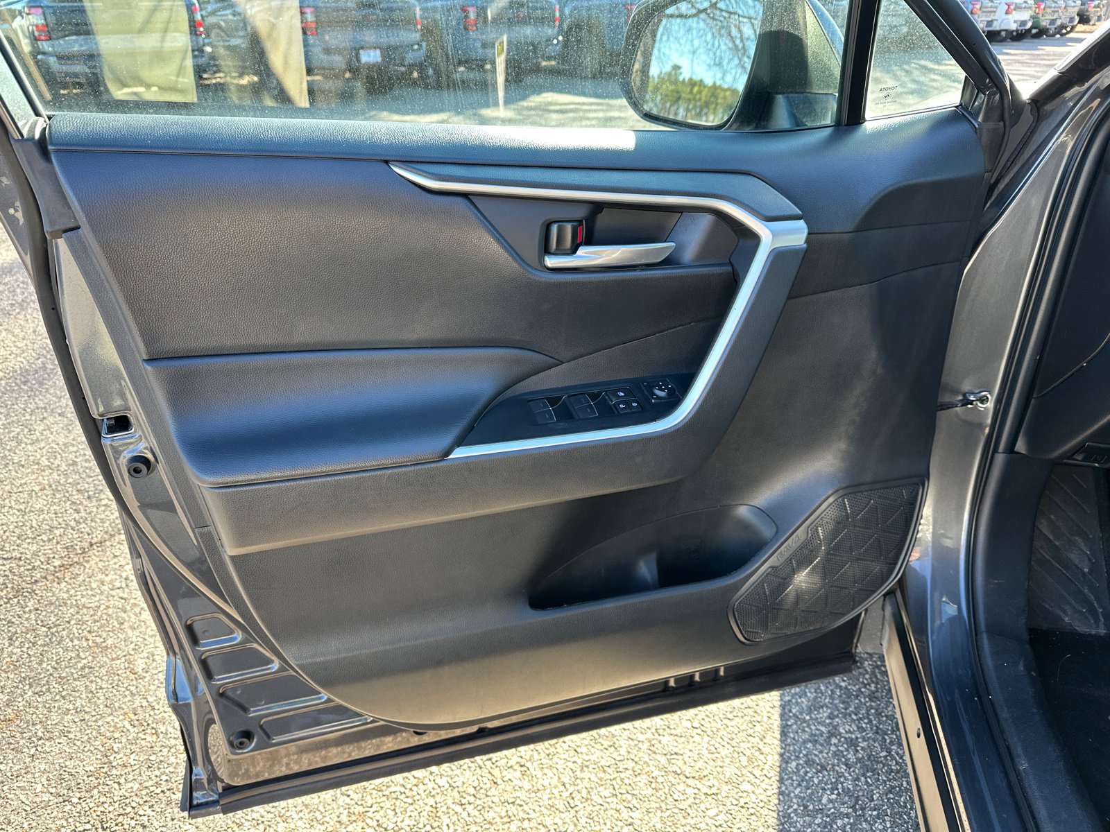 Used 2023 Toyota RAV4 XLE image 10