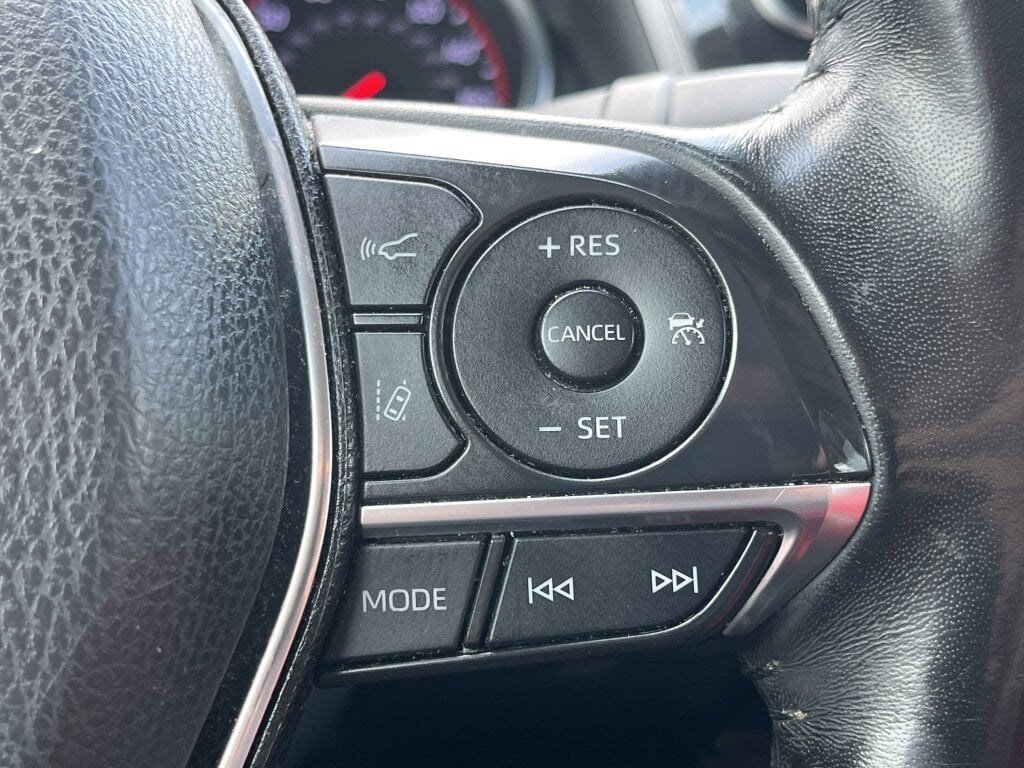Used 2020 Toyota Camry XSE image 14