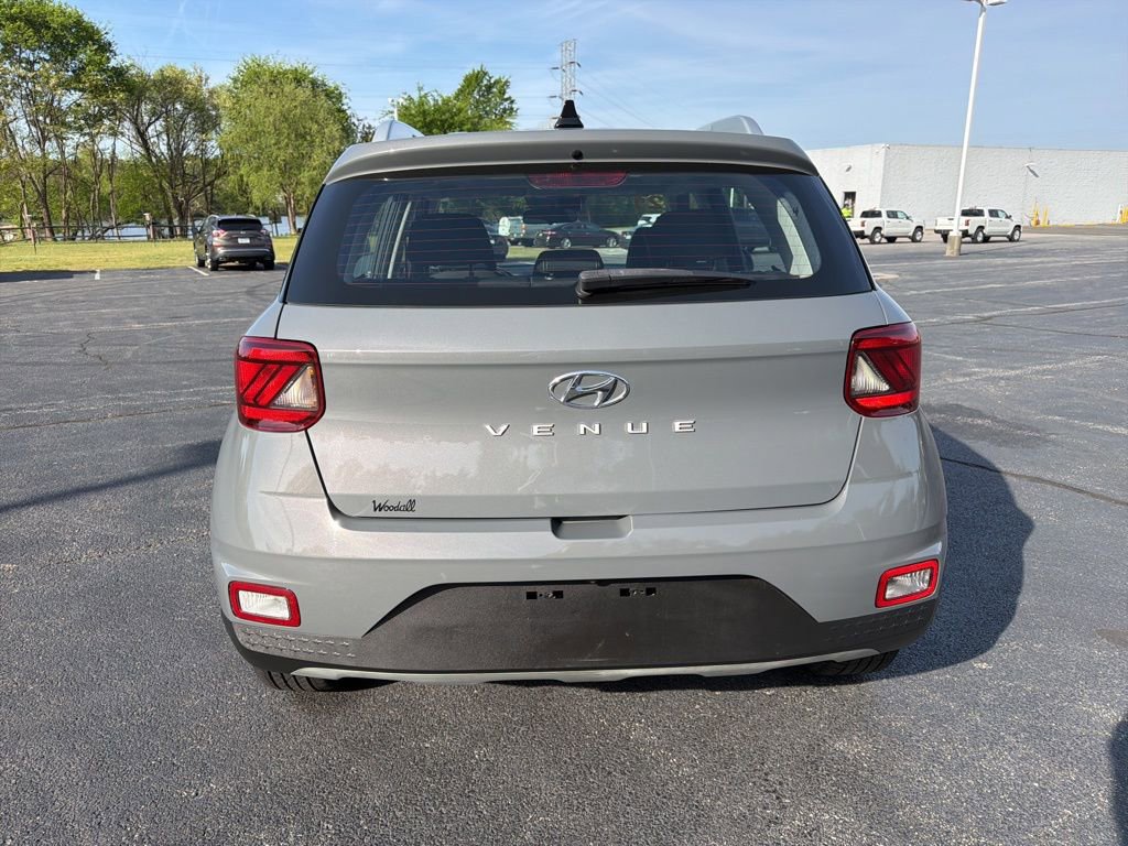 Used 2022 Hyundai Venue SEL w/ Cargo Package image 4