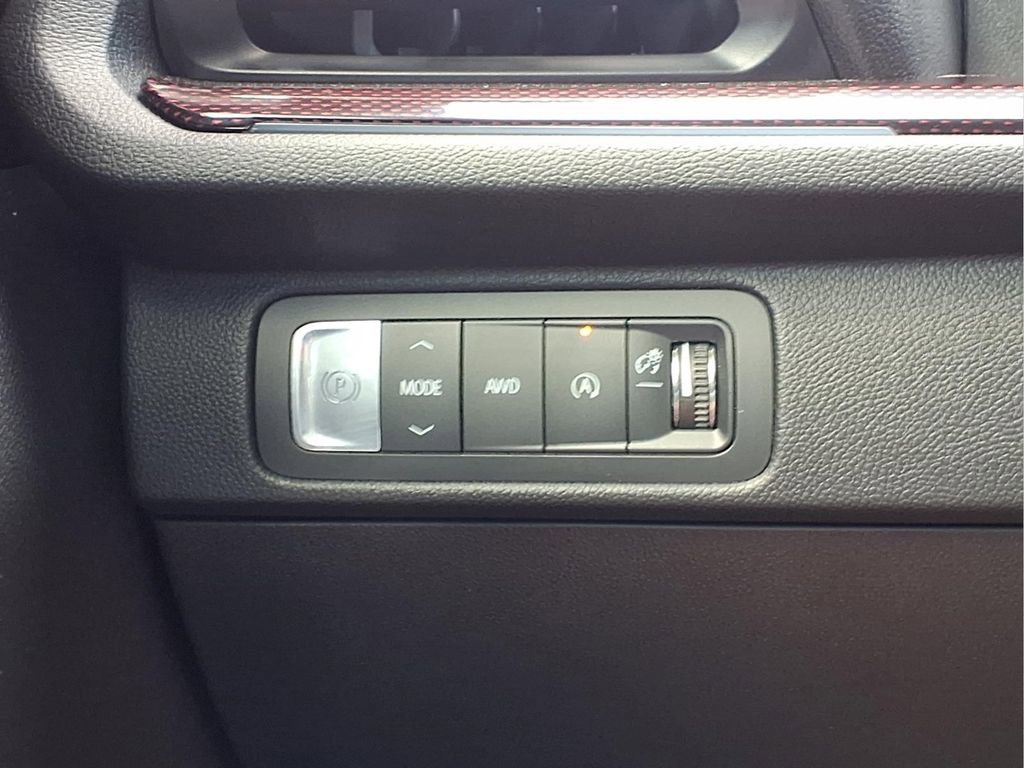 Used 2026 Chevrolet Traverse Z71 w/ Enhanced Driving Package AWD/4WD image 21
