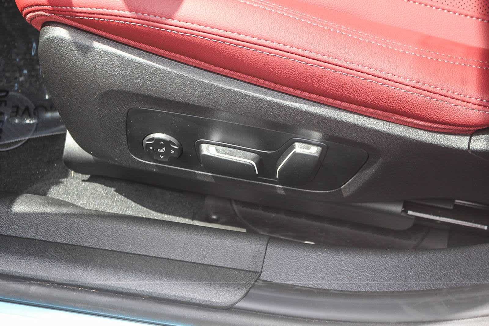 New 2026 BMW 330i Sedan w/ M Sport Package RWD image 20