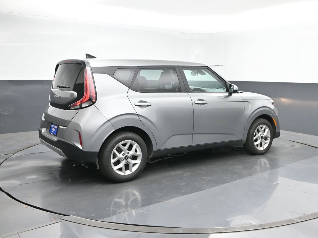 Used 2025 Kia Soul LX w/ LX Technology Package image 5