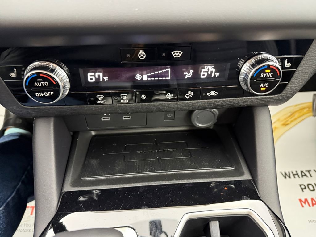 New 2026 Mitsubishi Outlander SE image 32