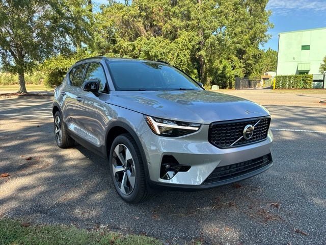 New 2026 Volvo XC40 B5 Plus w/ Protection Package Premier AWD/4WD image 3