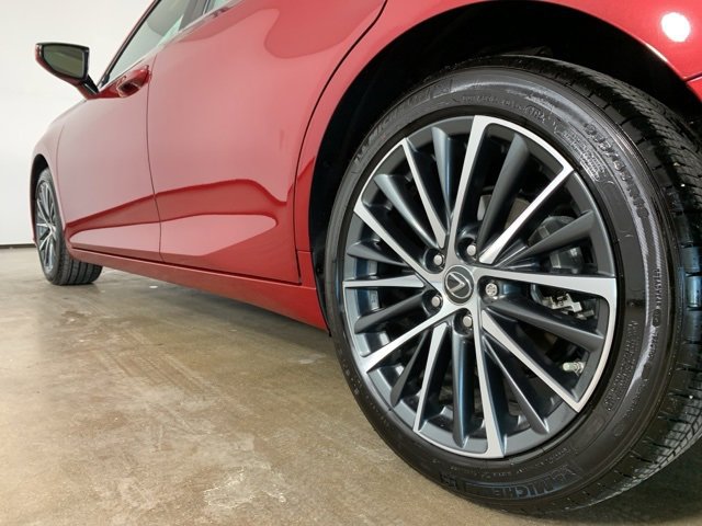 Used 2025 Lexus ES 300h 300h w/ Premium Package image 15