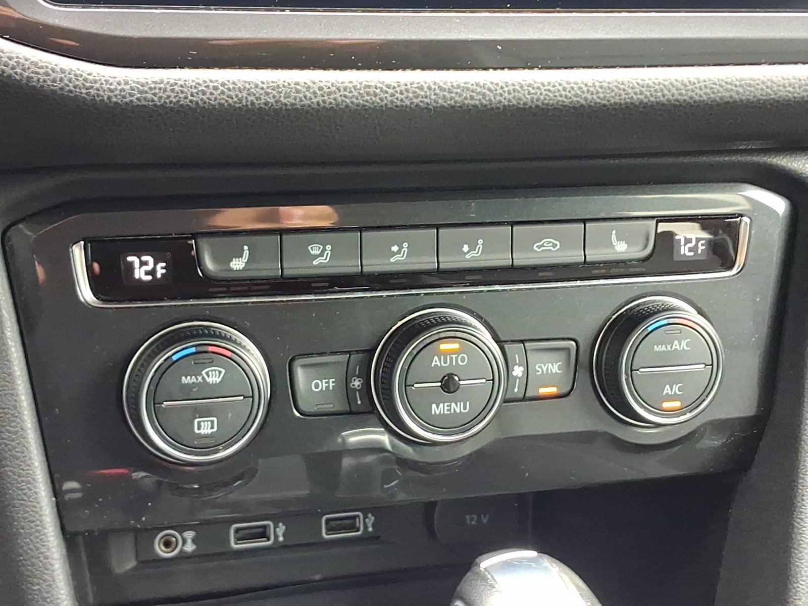 Used 2018 Volkswagen Tiguan SE w/ Front Fog Lights Package AWD/4WD image 17