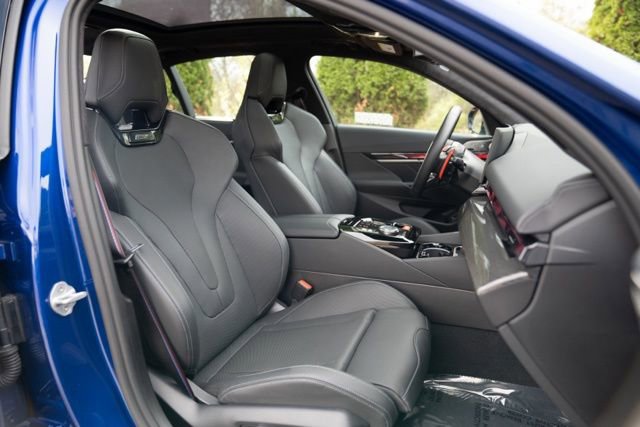 Used 2025 BMW M5 w/ Executive Package image 48