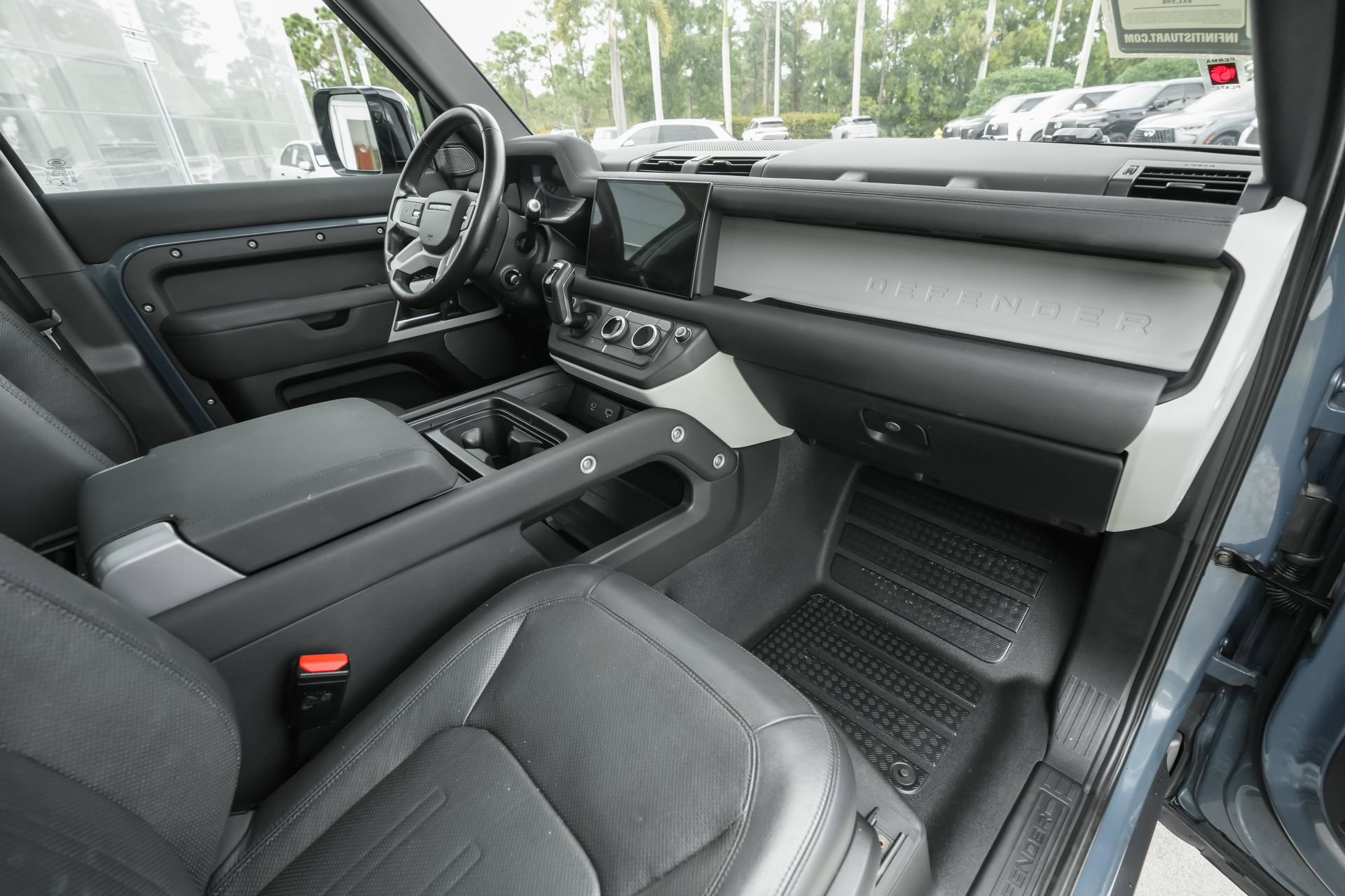 Used 2022 Land Rover Defender 110 SE image 39