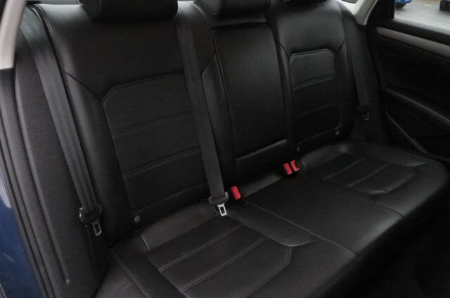 Used 2015 Volkswagen Passat 1.8T Wolfsburg Edition image 38