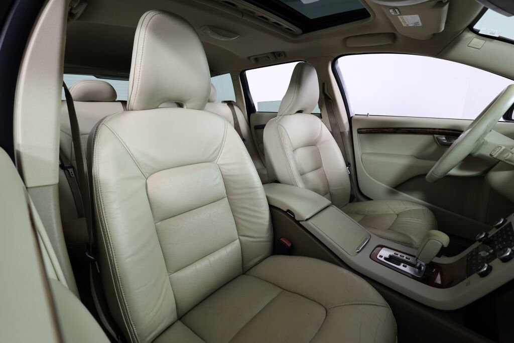 Used 2009 Volvo XC70 3.2 image 11